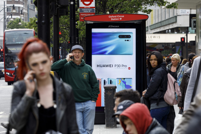 Huawei jumps ahead of Apple in tough smartphone market 