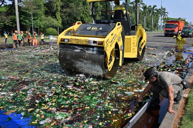 Indonesia steamrolls bootleg alcohol during Ramadan