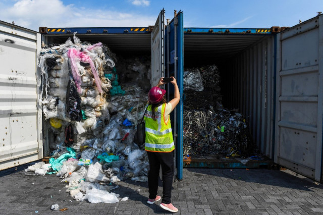 Malaysia to ship back hundreds of tonnes of plastic waste