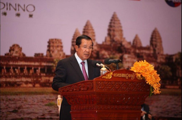Hun Sen calls on journalists to combat fake news and support genuine news coverage