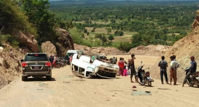 2 Chinese tourists die in van crash on Kulen Mountain in NW Cambodia