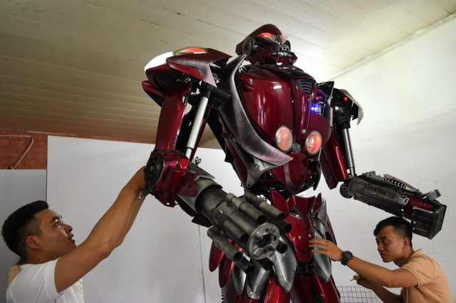 Vietnamese roll out Transformers-inspired robot with green message