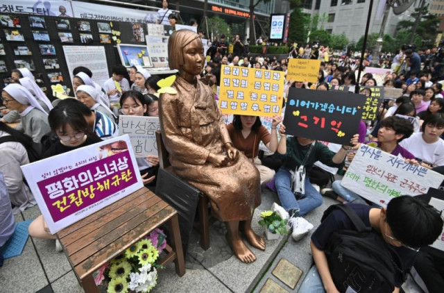Japan reopens exhibit closed over Korean 'comfort woman' statue