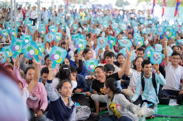 People Celebrate the Anniversary of the Paris Peace Agreement