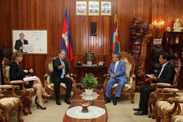 Cambodia allows VOA to resume broadcast through local FM frequencies 