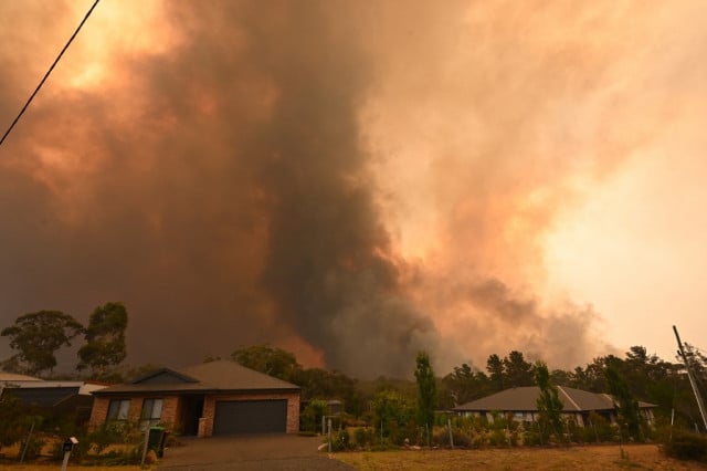 'Catastrophic' conditions as bushfires rage in Australia