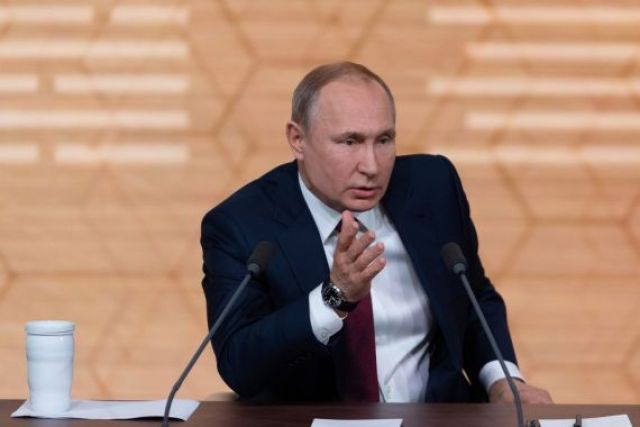 Putin calls raising citizens' income "number one goal"