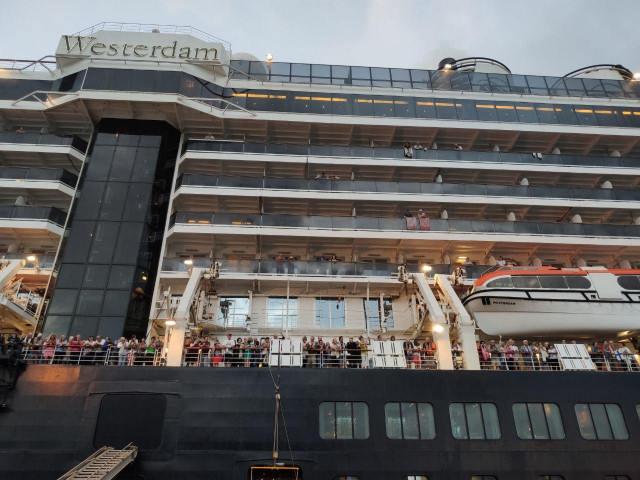 Cruise Ship Passengers Still in Cambodia Free to Travel in Sihanoukville, says Government