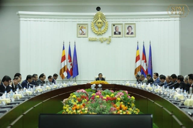 Expect cabinet reshuffle in the near future, says Hun Sen