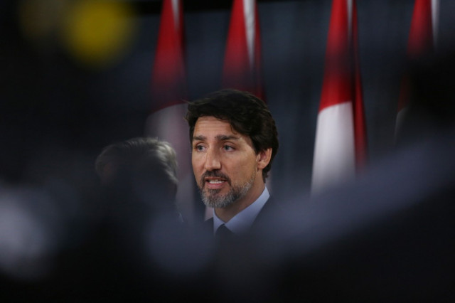 Trudeau, in quarantine, telegoverns Canada