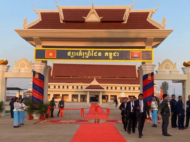 Cambodians and Vietnamese Can no Longer Travel across Cambodia and Vietnam’s Border