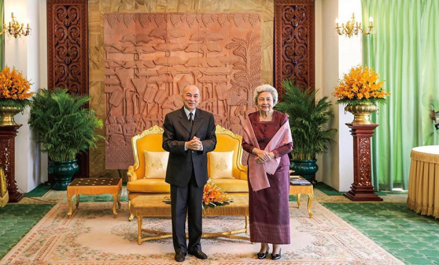 King Norodom Sihamoni and Queen Norodom Monineath Sihanouk Contribute to Stop COVID-19
