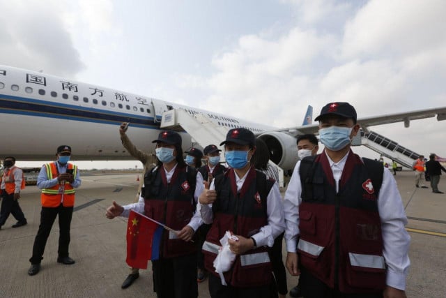 Chinese Doctors Arrive in Cambodia to Share COVID-19 Experiences