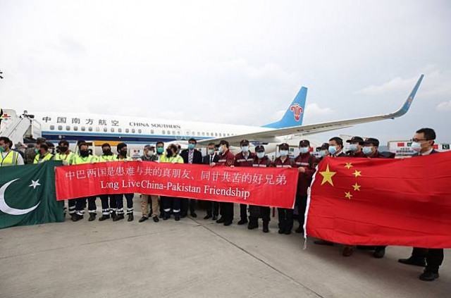 Chinese medical team arrives in Pakistan to help fight COVID-19