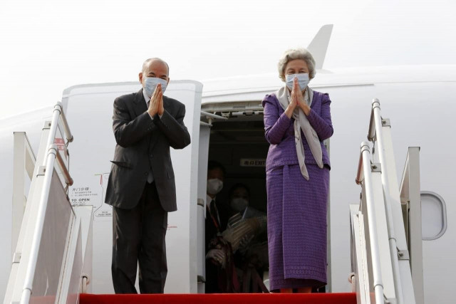 King and Queen Mother Head to China for Medical Checkups 