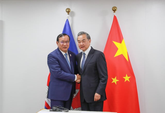 Cambodian and Chinese Foreign Ministers Thank Each Other for Assistance