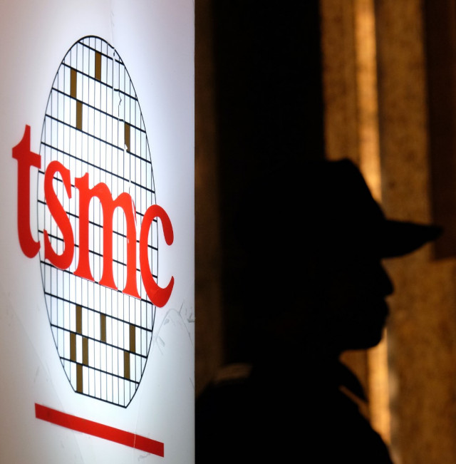 Taiwan chip giant TSMC to build $12bn US plant 
