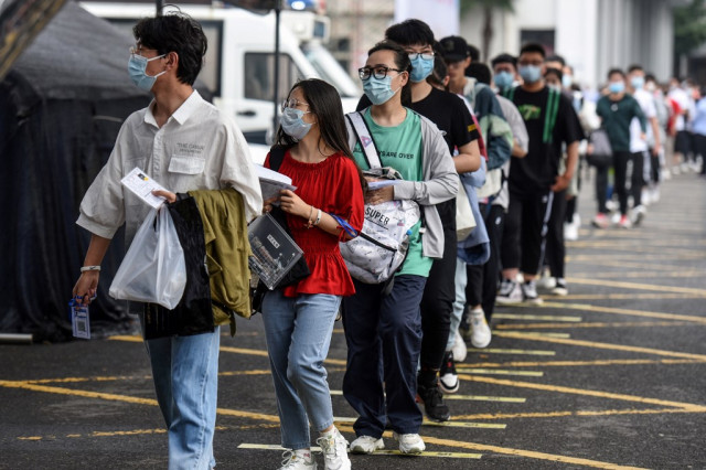 Chinese students take college exam after virus delay