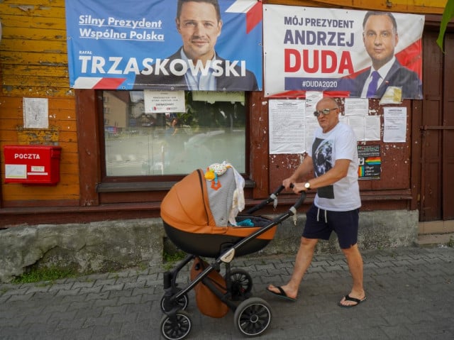 Poland votes in tight presidential election