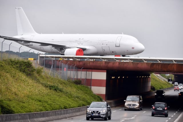 EU calls on US to lift tariffs in plane dispute