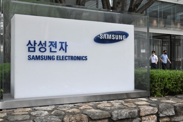 Samsung Electronics defies pandemic with profit rise