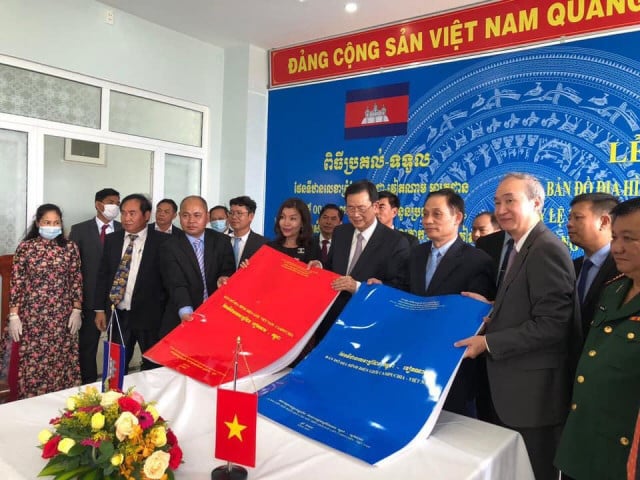 Cambodia and Vietnam Formally Exchange Border Maps