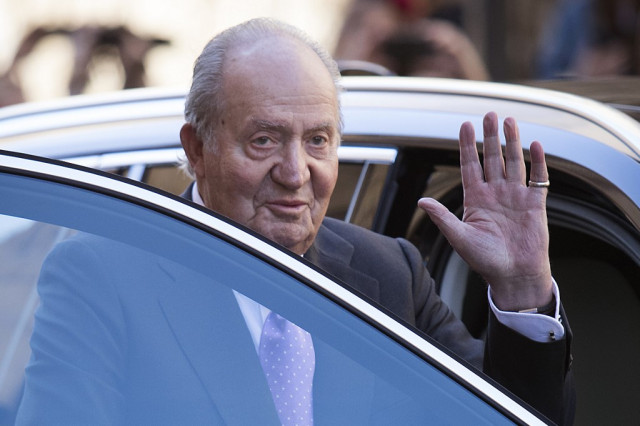 Spain's ex-king Juan Carlos heads for exile under corruption cloud