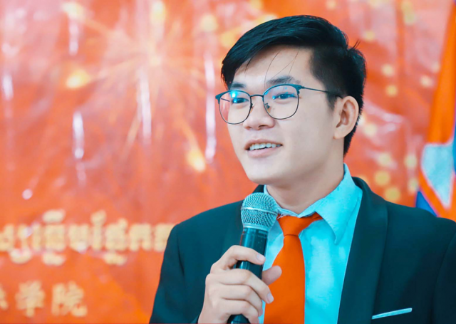 A Cambodian Student Explains what Prompts Him to Study Chinese Language
