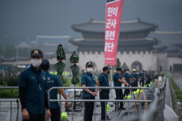 South Korea tightens curbs in capital to control virus surge