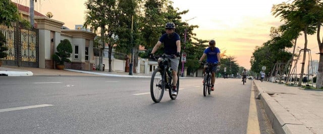 Cambodia's Cyclists “Beg” for their Space on the Roads