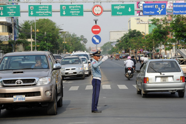 Traffic in Cambodia: A Game of Cat and Mouse 