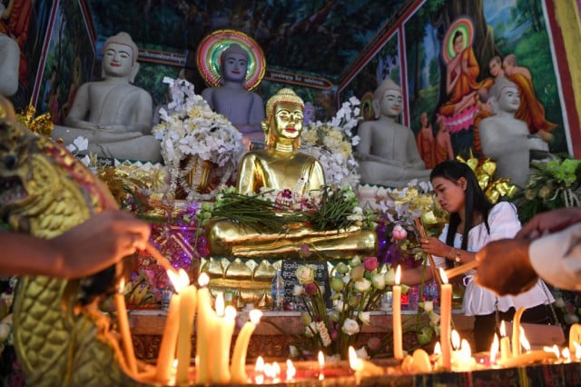 Cambodia celebrates Ancestors' Day after COVID-19 situation eases