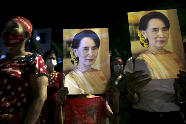 Suu Kyi's party says it won landslide victory in Myanmar polls