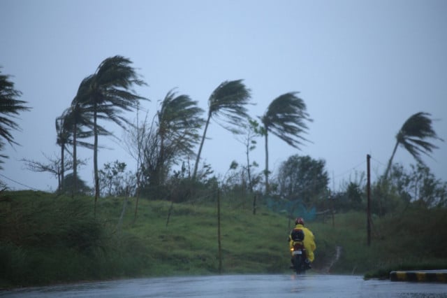 Thousands flee as yet another typhoon menaces Philippines