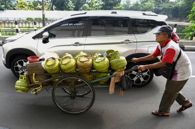 Indonesia cuts rates to bolster recession-hit economy