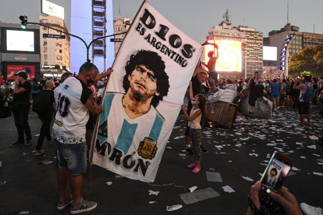 Maradona 'truly great' but 'hand of god' still riles Shilton
