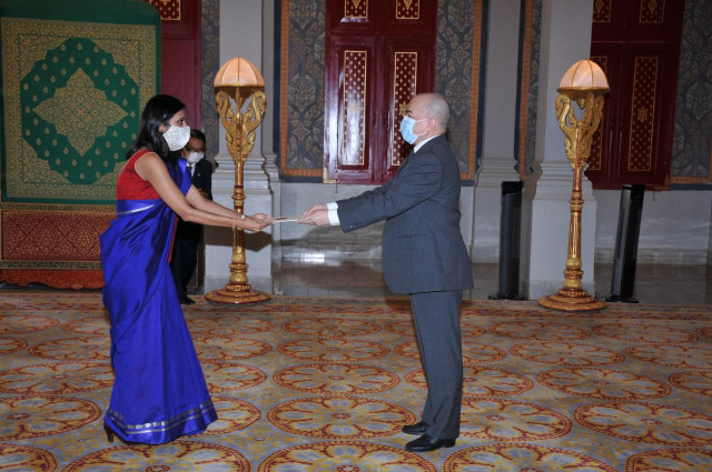 New Indian Ambassador Presents her Credentials to King Norodom Sihamoni 