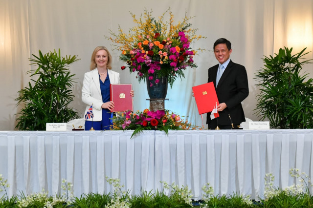 UK signs Singapore trade deal as EU talks falter