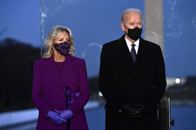 Biden leads Covid memorial on eve of inauguration