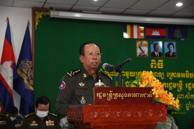 Defense Minister Tea Banh Healthy 20 Days after Sinopharm Vaccination