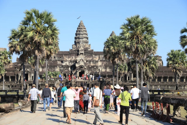 Nearly 900,000 tourists travel in Cambodia during Chinese New Year