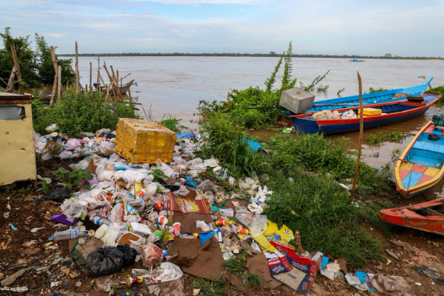 Please Do Not Throw Garbage into the River