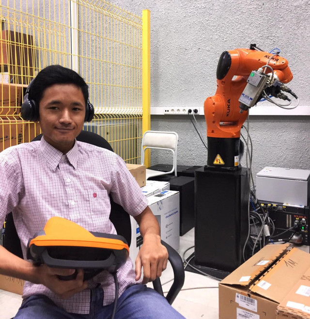 Student Hopes to Develop Robotics Sector in Cambodia