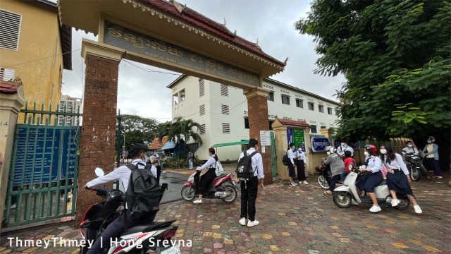 More than 200 Schools in Phnom Penh Reopened Today after Several Months of Closure