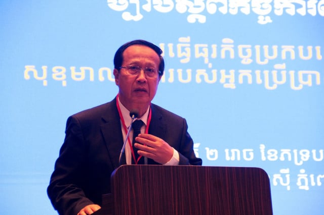 Commerce Minister Pan Sorasak Tells Business People to Respect Laws and Ethics