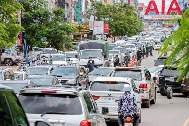 Tourists Flocked to Resorts for Pchum Ben Break