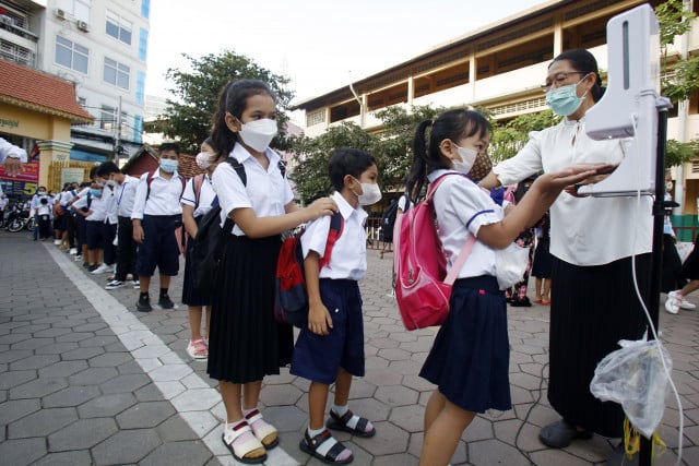 Cambodian gov't, partners support quality education after schools reopen amid COVID-19