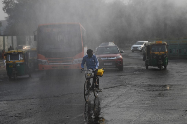 Delhi, Lahore smog forces schools, industry closures