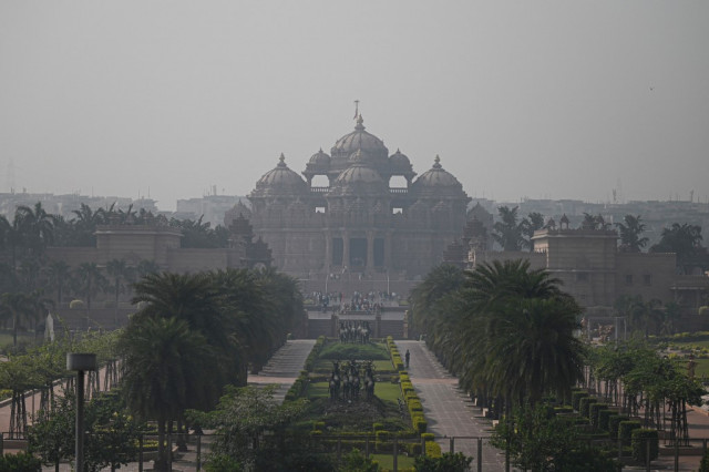 India welcomes back tourists but smog shrouds Taj Mahal