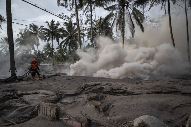 Indonesia volcano death toll rises to 13